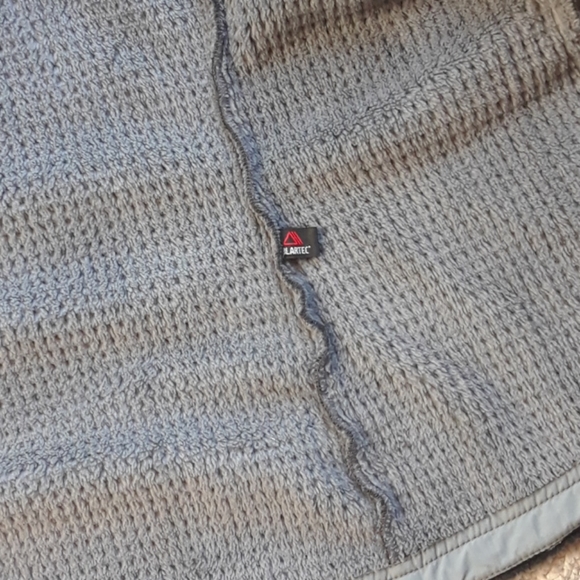 Patagonia polartec womens jacket, perfect for someone who’s always cold - Picture 5 of 7